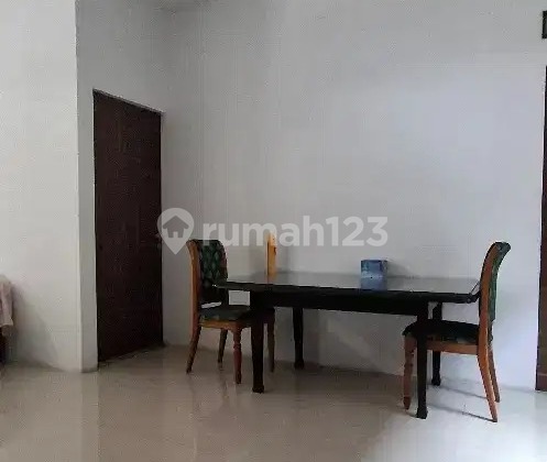 House in Strategic Location Complex 2