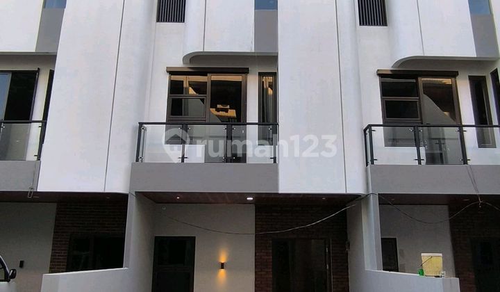 Rumah Elegan Minimalis 3 Lt Dekat Stasiun Lrt Dan Al Azhar Rawamangun Rumah Elegan Minimalis 3 Lt Dekat Stasiun Lrt Dan Al Azhar Rawamangun