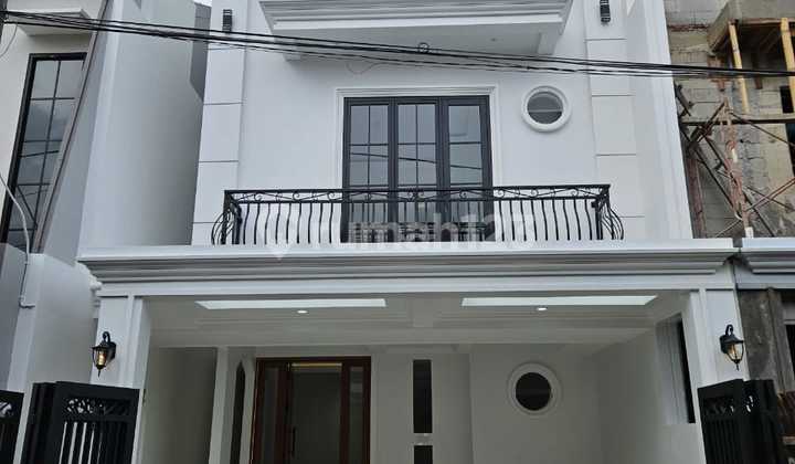 Rumah American Classic Style 3 Lantai di Cinere Rumah American Classic Style 3 Lantai di Cinere