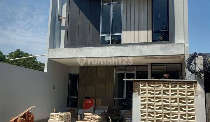 Rumah Bagus 2 Lantai Dalam Town House di Duren Sawit  1