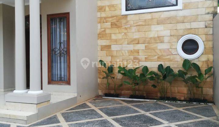 Rumah Cantik Terawat Full Furnished Dalam Komplek di Cinere  2