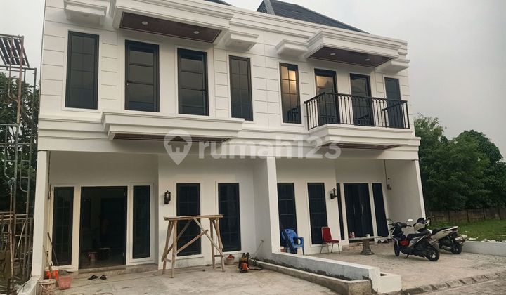 Exclusive Cheap Beautiful Cluster Wide Street Row One Gate System in Jatiwaringin