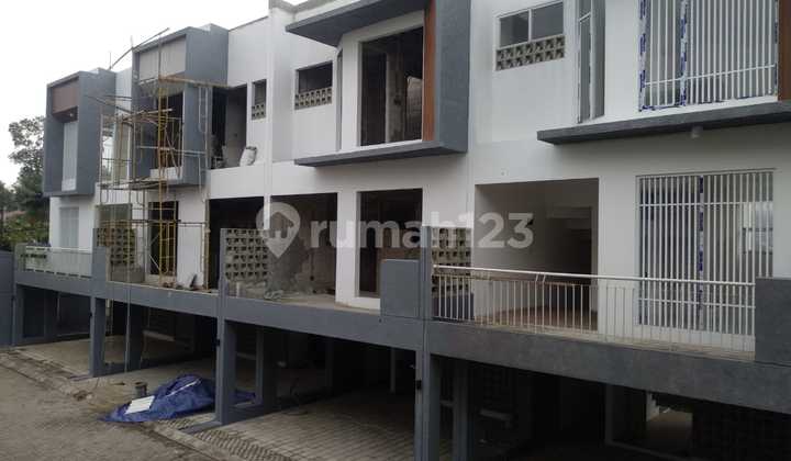 Japanese-style House in a Cluster in Cinere, Close to Brigif Toll Road. 2