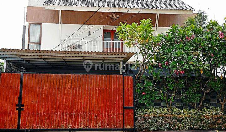 Rumah dijual mewah akses jalan 3 mobil di komplek Cipinang indah  2