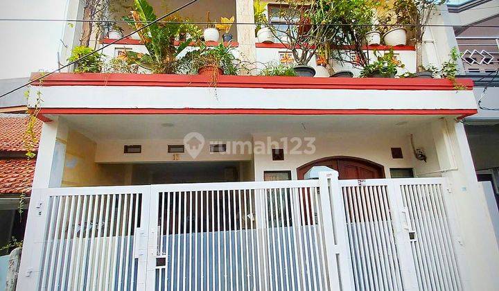 Rumah dijual 2,5 lantai di komplek duren sawit Jakarta Timur  1