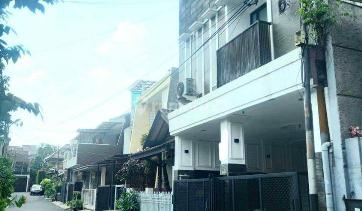 Rumah dijual 3 lantai furnished di komplek Buaran Jakarta Timur  2