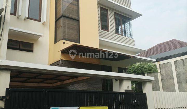 Rumah mewah 3 lantai di komplek Rawamangun Jakarta Timur  1