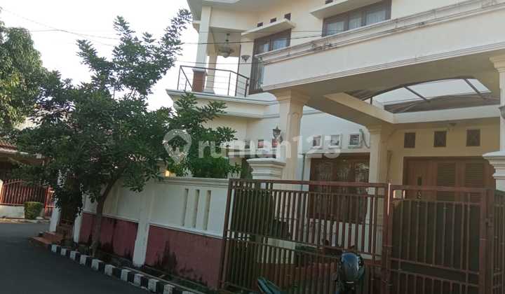 Rumah Posisi Hook di Komplek Taman Buaran Indah 1 One Gate Sistem Rumah Posisi Hook di Komplek Taman Buaran Indah 1 One Gate Sistem