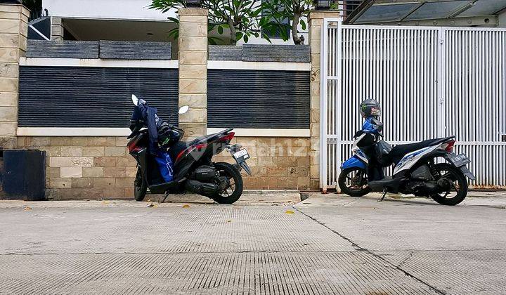 Rumah Dengan Kolam Renang Pribadi Di Pondok Kelapa Jakarta Timur 1