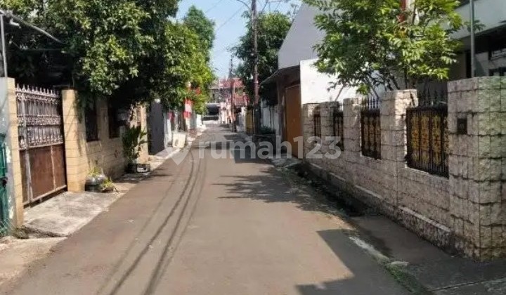 House Renovated with Certificate (SHM) in Pondok Bambu Area, East Jakarta 2
