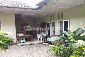 Well-Maintained 1-Story House in Al Duren Sawit Complex, East Jakarta Well-Maintained 1-Story House in Al Duren Sawit Complex, East Jakarta