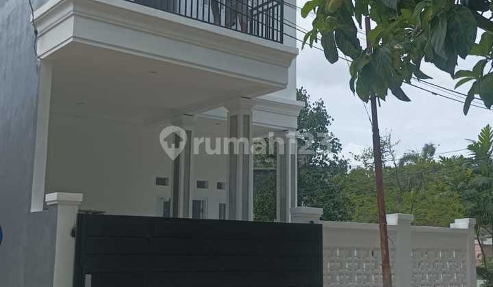Rumah Modern Di Komplek Jatiwaringin Dekat Ke Akses Tol