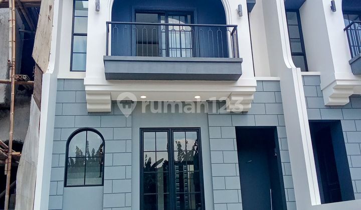 Classic Modern House in a Cluster in Cinere Near Brigif Toll Road