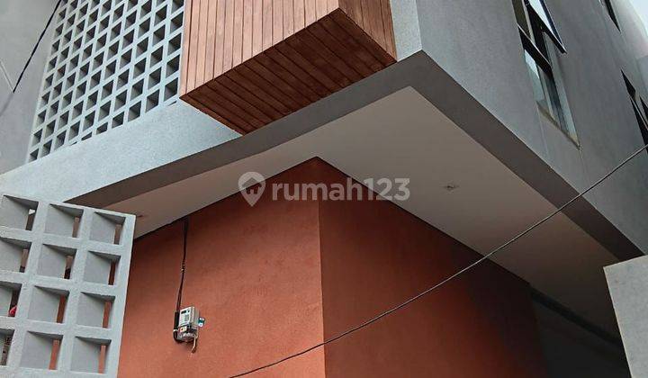 Rumah Siap Huni Modern Di Komplek Pondok Kelapa Jakarta Timur  1