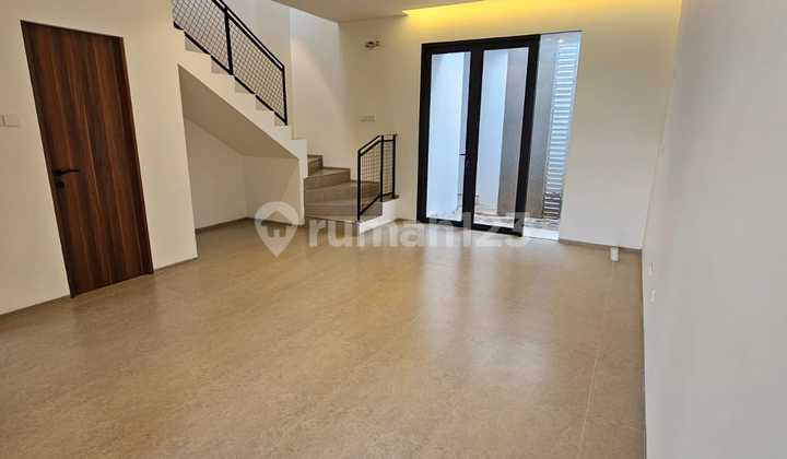 Ready-to-Occupy House in Cinere Complex with Access to Brigif Toll Road and Limo Toll Road 2