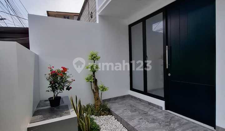 For Sale: Roadside House in Mampang Prapatan, South Jakarta 2