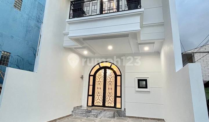 For Sale Ready-to-Occupy House Located in Jagakarsa, South Jakarta For Sale Ready-to-Occupy House Located in Jagakarsa, South Jakarta