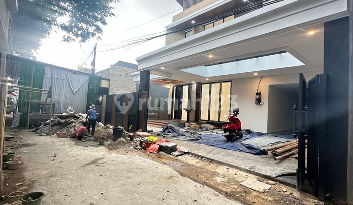 Rumah Dalam Komplek Mewah Di Kebayoran Baru Jakarta Selatan