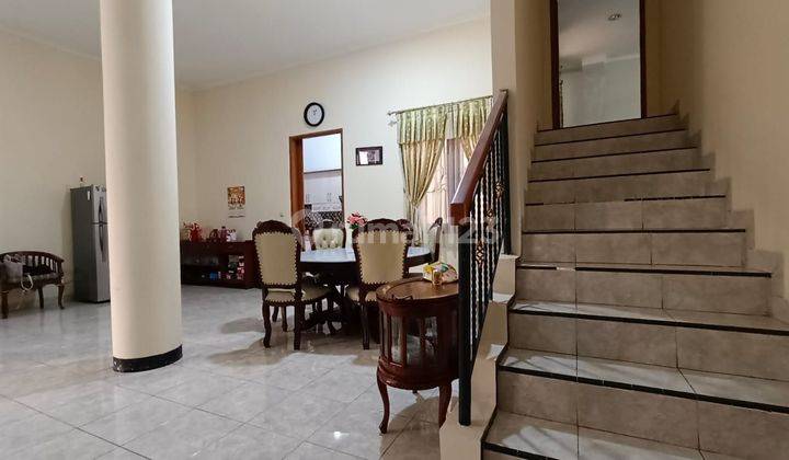 Dijual rumah second 2 lantai di dalam komplek pondok gede 2