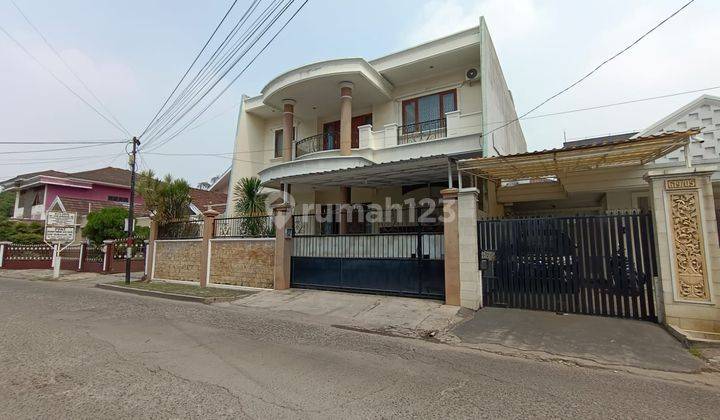 Dijual rumah second 2 lantai di dalam komplek pondok gede 1