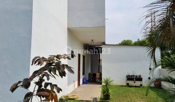 Dijual rumah terawat siap huni di dalam komplek taman cikunir 2