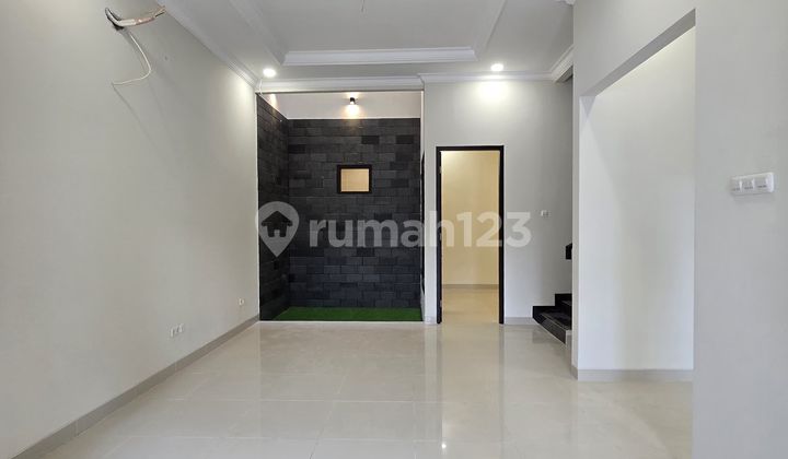 Rumah Baru Classic Modern Non Komplek Di Duren Sawit Jakarta 2