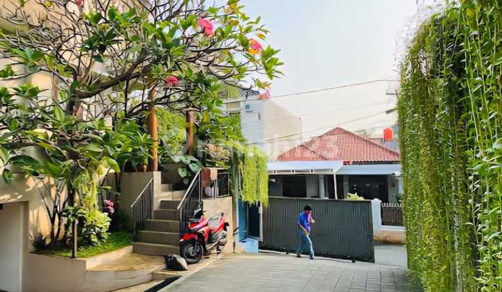 Rumah Secondary Dalam Townhouse Di Kemang Jakarta Selatan