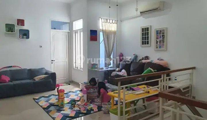 Rumah Modern Rapi Dan Bersih Dalam Komplek Palem Jakarta 2