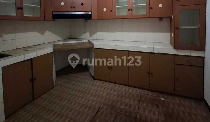 Second Hand Ready-to-Occupy House on Jalan Ikan Rawamangun, East Jakarta 2