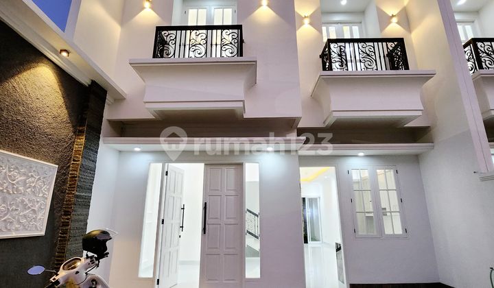 Ready-to-Live House in a Strategic Location at Duren Sawit Complex, Jakarta Ready-to-Live House in a Strategic Location at Duren Sawit Complex, Jakarta