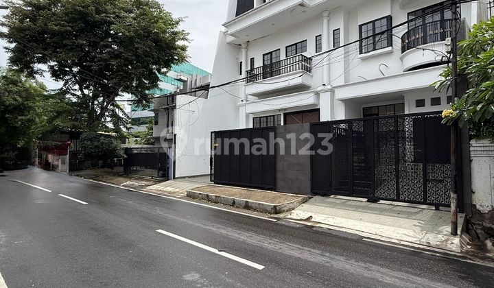 New House Ready to Occupied, Strategic Location in Tomang, West Jakarta