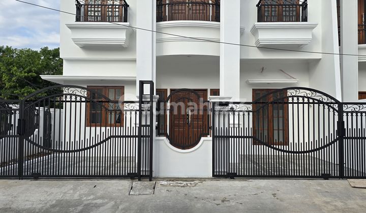 Rumah Baru Design Classic Modern Dalam Komplek Di Duren Sawit