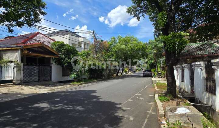 Land for Sale with Bonus House in Klender, Duren Sawit, East Jakarta Land for Sale with Bonus House in Klender, Duren Sawit, East Jakarta