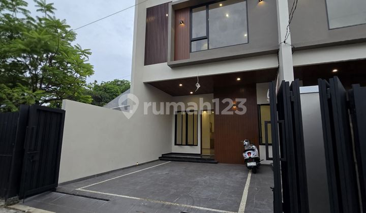 Rumah Modern Minimalis Dalam Komplek One Gate Rawamangun Jakarta