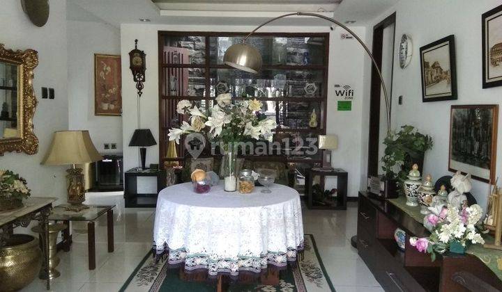 Dijual Rumah + Guest House + Tempat Usaha Siap Pakai Lokasi di Sayap Riau Bandung 1