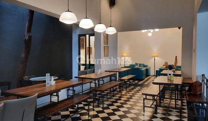 Disewakan Bangunan Untuk Cafe Siap Pakai Lokasi Bagus di Sayap Riau Bandung