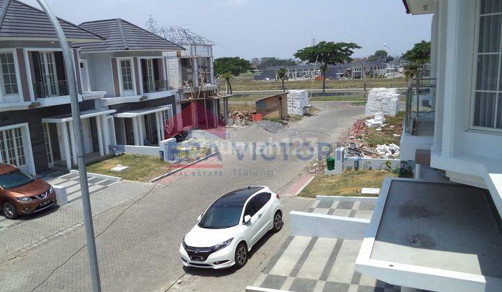 For Sale Rumah Cantik 2 Lantai Fully Furnished Bagus Dan Terawat, Terletak di Daerah Yang Strategis di Perumahan Elit Dan Dekat Dengan Universitas Brawijaya 2