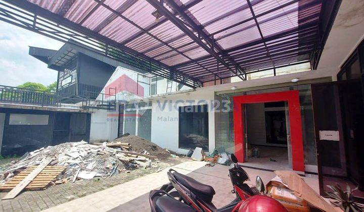 FOR RENT Rumah Kantor di pinggir jalan ramai di daerah Klojen dan cocok untuk kantor ataupun bisnis lainnya  2