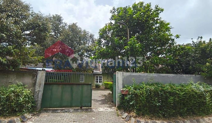 Rumah Lahan Sangat Luas Lokasi Strategis di Batu, Dekat Alun-Alun Batu, Batos, Cocok untuk Investasi Aset dengan Nilai Tinggi