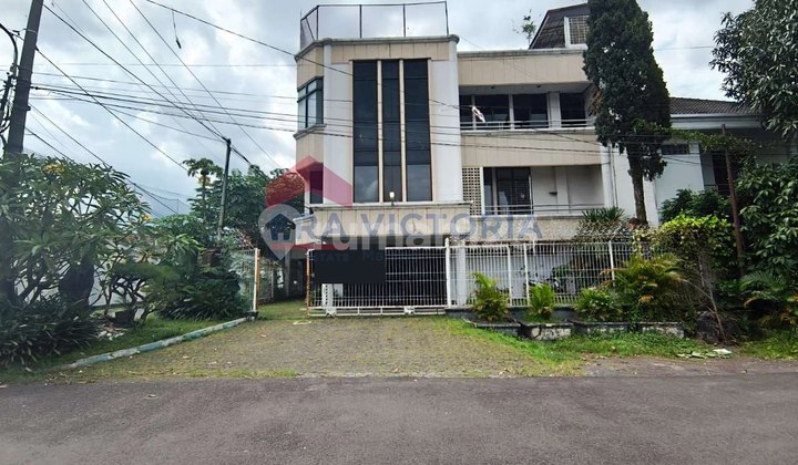Office Building For Sale Strategic Location in the Center of Malang City, Quick Access to the City Center Suitable for Office Use or Long-Term Investment