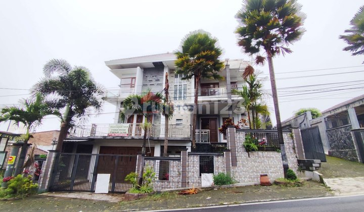 Villa siap huni di daerah Batu, memiliki view yang indah pengunungan  Dekat Wisata Petik Buah Cocok untuk Penginapan, Tempat Tinggal