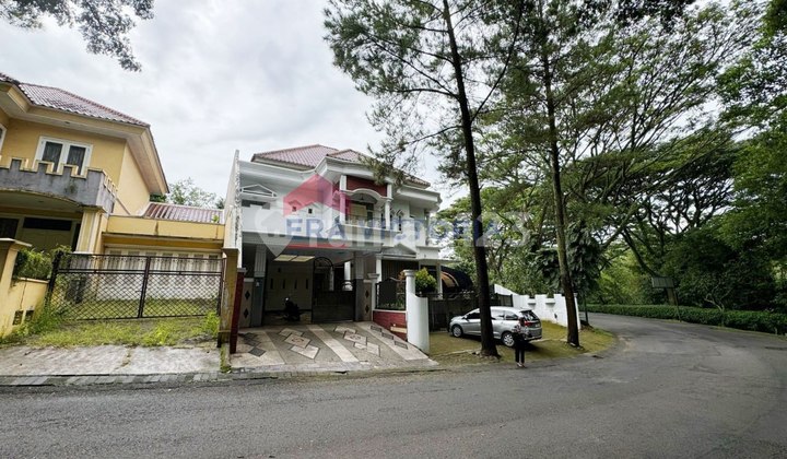 Ready-to-Occupy Hook House in an Elite Housing Estate, near Bina Bangsa School in Malang City. 2