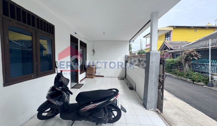 Ready-to-occupy house in a comfortable neighborhood, strategically located flood-free near the Sawojajar culinary center, Sawojajar market. 2