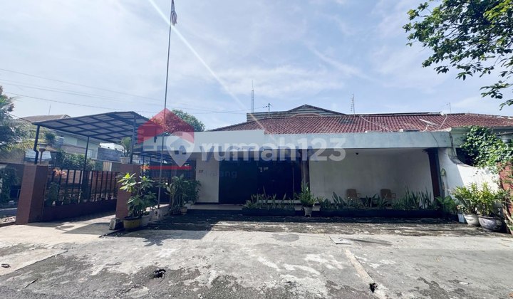 The house is located in the center of Malang city, very strategic near Kawi culinary, MOG, Langsep culinary, SHM Semi Furnished.