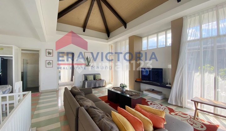 Minimalist fully furnished house in Batu City, strategic location with mountain views near the Transport Museum. 2