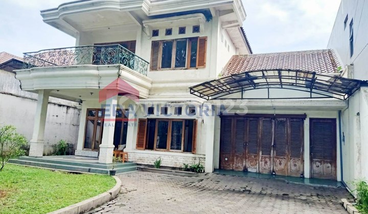 Rumah minimalis modern terletak di lokasi strategis, lahan lega, akses cepat ke Pusat Kota Malang