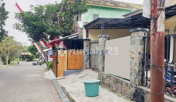 Ready-to-occupy house in a housing estate in Pakis, strategically located near the Pakis Toll Exit and ABD Saleh Airport. 2