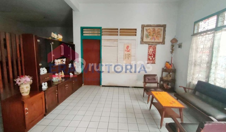 House for Sale with Very Large Land in the Center of Probolinggo City, Suitable for Warehouses and Various Types of City Businesses/Enterprises in Probolinggo 2