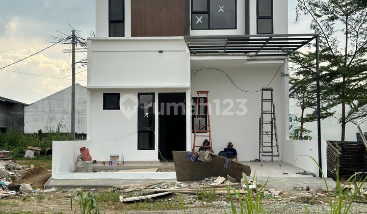 New Two-Story House in a Comfortable & Serene Complex, Selayang Location. Nice House on Jl. Bunga Rinte, Simpang Selayang, Medan Tuntungan Subdistrict, Medan City, North Sumatra, Medan Selayang, with SHM.