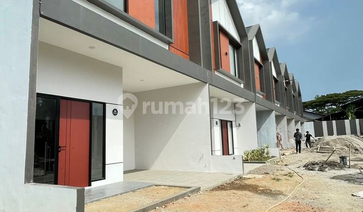 2-Story New House Ready Unit Strategic Location Sm.raja Amplas